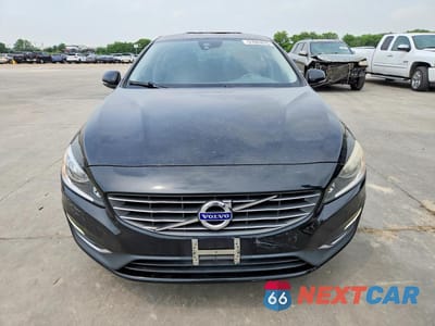 Piąte zdjęcie samochodu w środku: 2016 VOLV S60 PREMIER VIN:YV126MFK7G2398534 - miniatura
