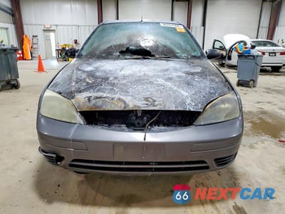 Piąte zdjęcie samochodu w środku: 2005 FORD FOCUS ZX4 VIN:1FAHP34N65W110096 - miniatura