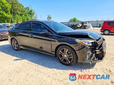 Czwarte zdjęcie samochodu z boku: 2018 HYUNDAI SONATA SPORT VIN:5NPE34AF3JH622958 - miniatura