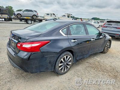 Trzecie zdjęcie samochodu z tyłu: 2017 NISSAN ALTIMA 2.5 SV VIN:1N4AL3AP7HC160899 - miniatura