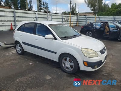 Czwarte zdjęcie samochodu z boku: 2006 KIA RIO 5 VIN:KNADE163066082972 - miniatura