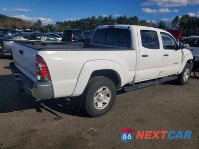 Trzecie zdjęcie samochodu z tyłu: 2015 TOYOTA TACOMA V6 VIN:3TMMU4FN7FM074120 - miniatura