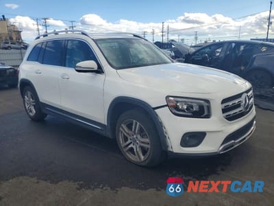 Czwarte zdjęcie samochodu z boku: 2020 MERCEDES-BENZ GLB 250 VIN:WDC4M4GB2LW001148 - miniatura