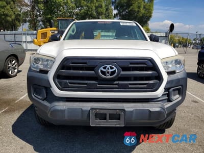 Piąte zdjęcie samochodu w środku: 2017 TOYOTA TACOMA SR VIN:5TFRX5GN0HX091534 - miniatura