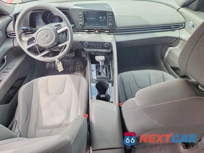 Zdjęcie 8 z 12 samochodu: 2021 HYUNDAI ELANTRA HYBRID BLUE VIN:KMHLM4AJXMU009413 - miniatura