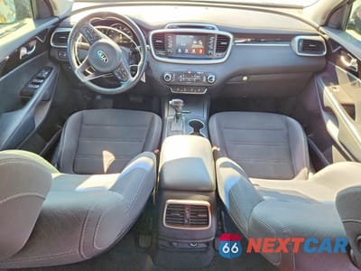 Zdjęcie 8 z 13 samochodu: 2017 KIA SORENTO LX V6 VIN:5XYPG4A52HG305646 - miniatura