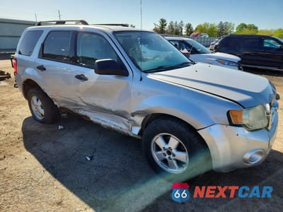 Czwarte zdjęcie samochodu z boku: 2008 FORD ESCAPE XLT VIN:1FMCU93118KE73766 - miniatura
