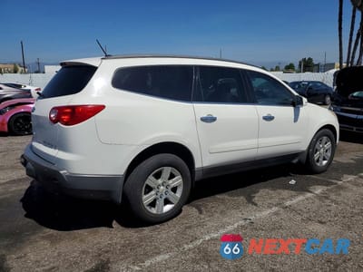 Trzecie zdjęcie samochodu z tyłu: 2011 CHEVROLET TRAVERSE LT VIN:1GNKVJED0BJ357243 - miniatura
