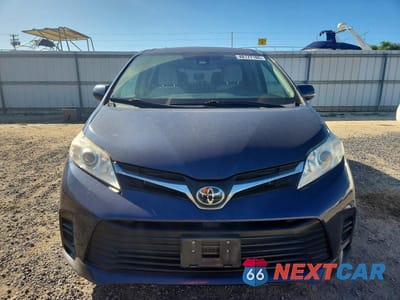 Piąte zdjęcie samochodu w środku: 2020 TOYOTA SIENNA LE 8-PASSENGER VIN:5TDKZ3DCXLS062561 - miniatura
