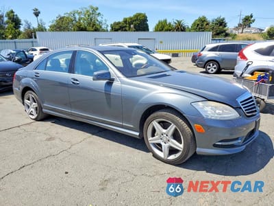 Czwarte zdjęcie samochodu z boku: 2011 MERCEDES-BENZ S 550 VIN:WDDNG7BB4BA395165 - miniatura
