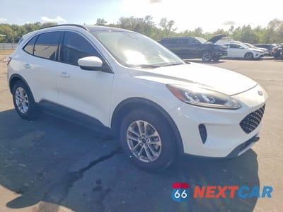 Czwarte zdjęcie samochodu z boku: 2021 FORD ESCAPE SE VIN:1FMCU0G66MUB16972 - miniatura
