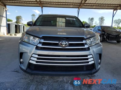 Piąte zdjęcie samochodu w środku: 2019 TOYOTA HIGHLANDER LE PLUS VIN:5TDZZRFH1KS347643 - miniatura