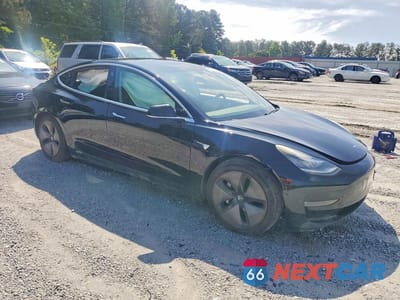 Czwarte zdjęcie samochodu z boku: 2019 TESLA MODEL 3 VIN:5YJ3E1EA1KF316677 - miniatura
