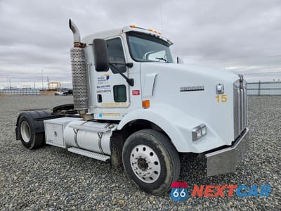 2005 KENWORTH CONSTRUCTI - SEMI TRUCK 1XKDA07X55R103374 - główne zdjęcie licytacji z USA - miniatura