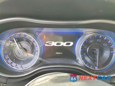 Zdjęcie 9 z 12 samochodu: 2015 CHRYSLER 300 LIMITED VIN:2C3CCAAG7FH807873 - miniatura