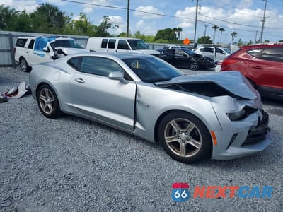 Czwarte zdjęcie samochodu z boku: 2017 CHEVROLET CAMARO LT VIN:1G1FB1RS2H0152011 - miniatura