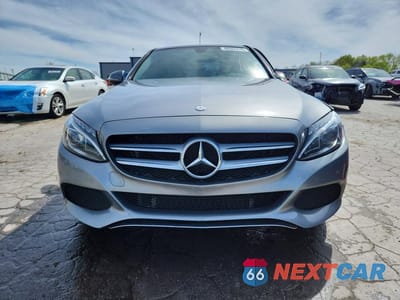Piąte zdjęcie samochodu w środku: 2015 MERCEDES-BENZ C 300 4MATIC VIN:55SWF4KB8FU035067 - miniatura
