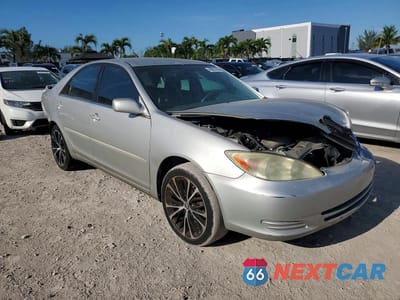 Czwarte zdjęcie samochodu z boku: 2004 TOYOTA CAMRY LE VIN:4T1BE32K24U811710 - miniatura