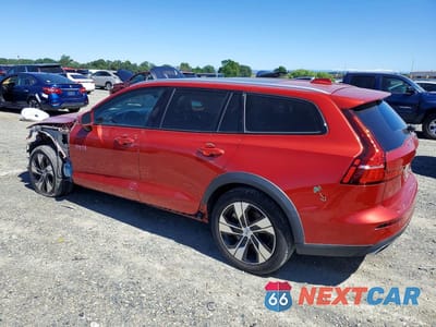 Drugie zdjęcie samochodu z przodu: 2021 VOLVO V60 CROSS COUNTRY T5 MOMENTUM VIN:YV4102WK3M1070923 - miniatura