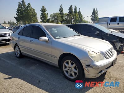 Czwarte zdjęcie samochodu z boku: 2001 MERCEDES-BENZ C 240 VIN:WDBRF61J11F088893 - miniatura