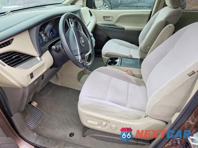 Zdjęcie 7 z 14 samochodu: 2020 TOYOTA SIENNA LE VIN:5TDKZ3DC9LS042074 - miniatura