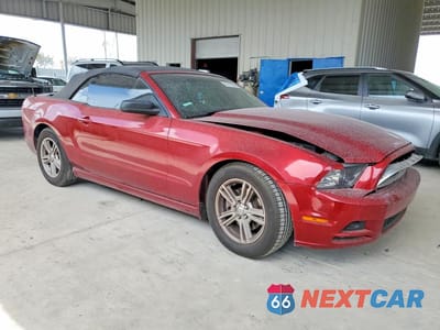 Czwarte zdjęcie samochodu z boku: 2014 FORD MUSTANG VIN:1ZVBP8EM7E5315156 - miniatura