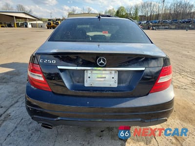 Zdjęcie 6 z 12 samochodu: 2013 MERCEDES-BENZ C 250 VIN:WDDGF4HB8DR259871 - miniatura
