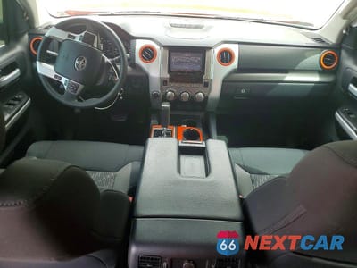 Zdjęcie 8 z 12 samochodu: 2018 TOYOTA TUNDRA CREWMAX SR5 VIN:5TFDW5F19JX747375 - miniatura
