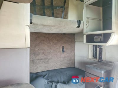 Zdjęcie 6 z 10 samochodu: 2016 VOLVO VN VNL VIN:4V4NC9EH3GN974511 - miniatura