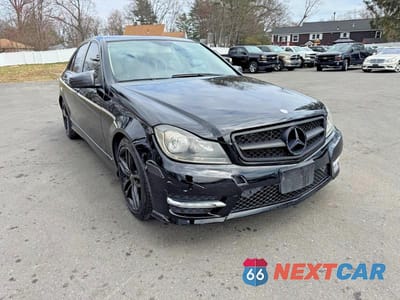 Czwarte zdjęcie samochodu z boku: 2013 MERCEDES-BENZ C 300 4MATIC VIN:WDDGF8AB6DR253536 - miniatura
