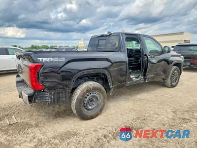 Trzecie zdjęcie samochodu z tyłu: 2024 TOYOTA TUNDRA SR5 VIN:5TFLA5DA7RX135748 - miniatura