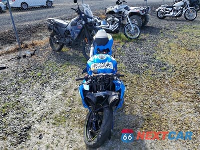 Piąte zdjęcie samochodu w środku: 2015 SUZUKI GSX-R1000 VIN:JS1GT78A4F2100234 - miniatura