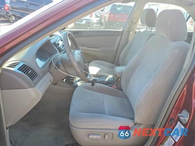 Zdjęcie 7 z 12 samochodu: 2004 TOYOTA CAMRY LE VIN:4T1BE32K64U264618 - miniatura