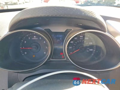 Zdjęcie 9 z 12 samochodu: 2012 HYUNDAI VELOSTER BASE VIN:KMHTC6AD9CU079332 - miniatura