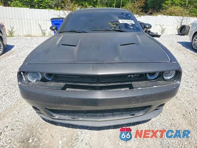 Piąte zdjęcie samochodu w środku: 2017 DODGE CHALLENGER SXT VIN:2C3CDZAG9HH600111 - miniatura