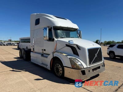 2016 VOLVO VN VNL 4V4NC9EH2GN947686 - główne zdjęcie licytacji z USA - miniatura