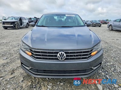 Piąte zdjęcie samochodu w środku: 2017 VOLKSWAGEN PASSAT S VIN:1VWAT7A36HC012724 - miniatura