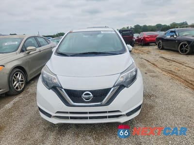 Piąte zdjęcie samochodu w środku: 2018 NISSAN VERSA NOTE S VIN:3N1CE2CP0JL351789 - miniatura