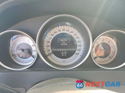 Zdjęcie 9 z 11 samochodu: 2013 MERCEDES-BENZ C 250 VIN:WDDGF4HB2DR272437 - miniatura