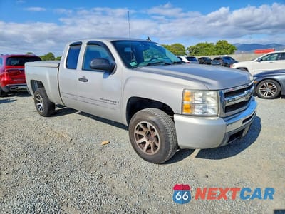 Czwarte zdjęcie samochodu z boku: 2009 CHEVROLET SILVERADO C1500 VIN:2GCEC19C891121375 - miniatura