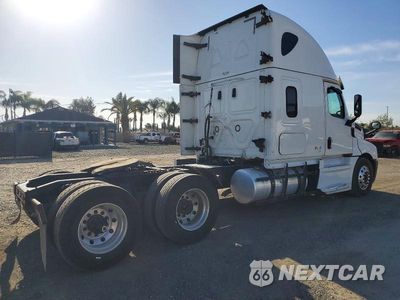 Czwarte zdjęcie samochodu z boku: 2020 FREIGHTLINER CASCADIA 126 SEMI TRUCK VIN:3AKJHHDR2LSLR1480 - miniatura