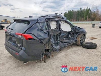 Trzecie zdjęcie samochodu z tyłu: 2025 TOYOTA RAV4 HYBRID XLE PREMIUM VIN:JTMB6RFV9SD167144 - miniatura