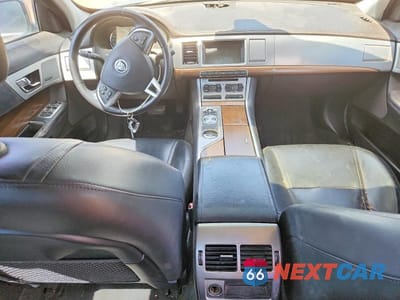 Zdjęcie 8 z 13 samochodu: 2013 JAGUAR XF VIN:SAJWA0ES0DPS78817 - miniatura