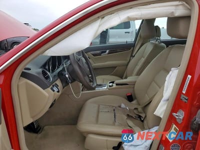 Zdjęcie 7 z 13 samochodu: 2013 MERCEDES-BENZ C 250 VIN:WDDGF4HB0DR256544 - miniatura