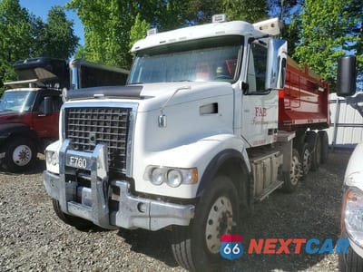 Drugie zdjęcie samochodu z przodu: 2019 VOLVO VHD DUMP TRUCK VIN:4V5K99DH5KN207475 - miniatura