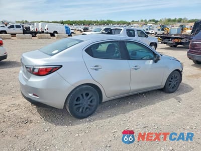 Trzecie zdjęcie samochodu z tyłu: 2017 TOYOTA YARIS IA BASE VIN:3MYDLBYV0HY175114 - miniatura