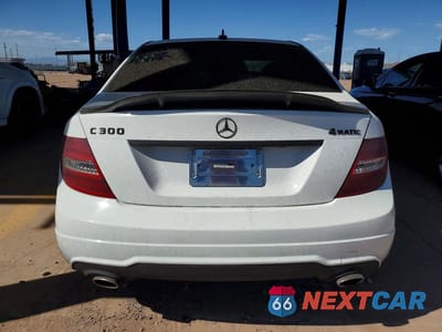 Zdjęcie 6 z 11 samochodu: 2014 MERCEDES-BENZ C 300 4MATIC VIN:WDDGF8AB8ER324141 - miniatura