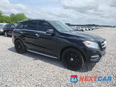 Czwarte zdjęcie samochodu z boku: 2017 MERCEDES-BENZ GLE 350 VIN:4JGDA5JB7HA988021 - miniatura