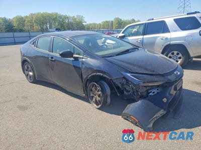 Czwarte zdjęcie samochodu z boku: 2025 TOYOTA PRIUS LE VIN:JTDACAAU4S3057693 - miniatura