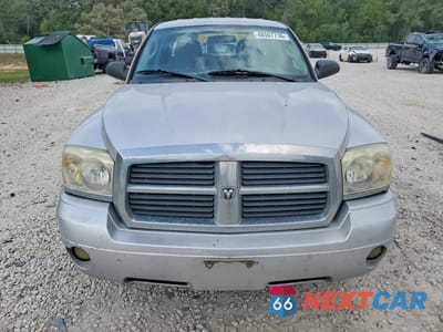 Piąte zdjęcie samochodu w środku: 2005 DODGE DAKOTA QUAD SLT VIN:1D7HE48NX5S318009 - miniatura